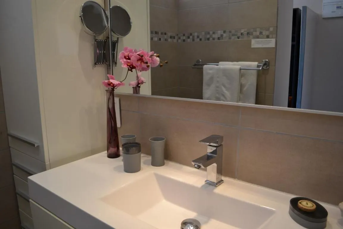 Hotel Et Appart Hotel Les Flots Bleus Saint-Raphael  Saint-Raphael (Var)