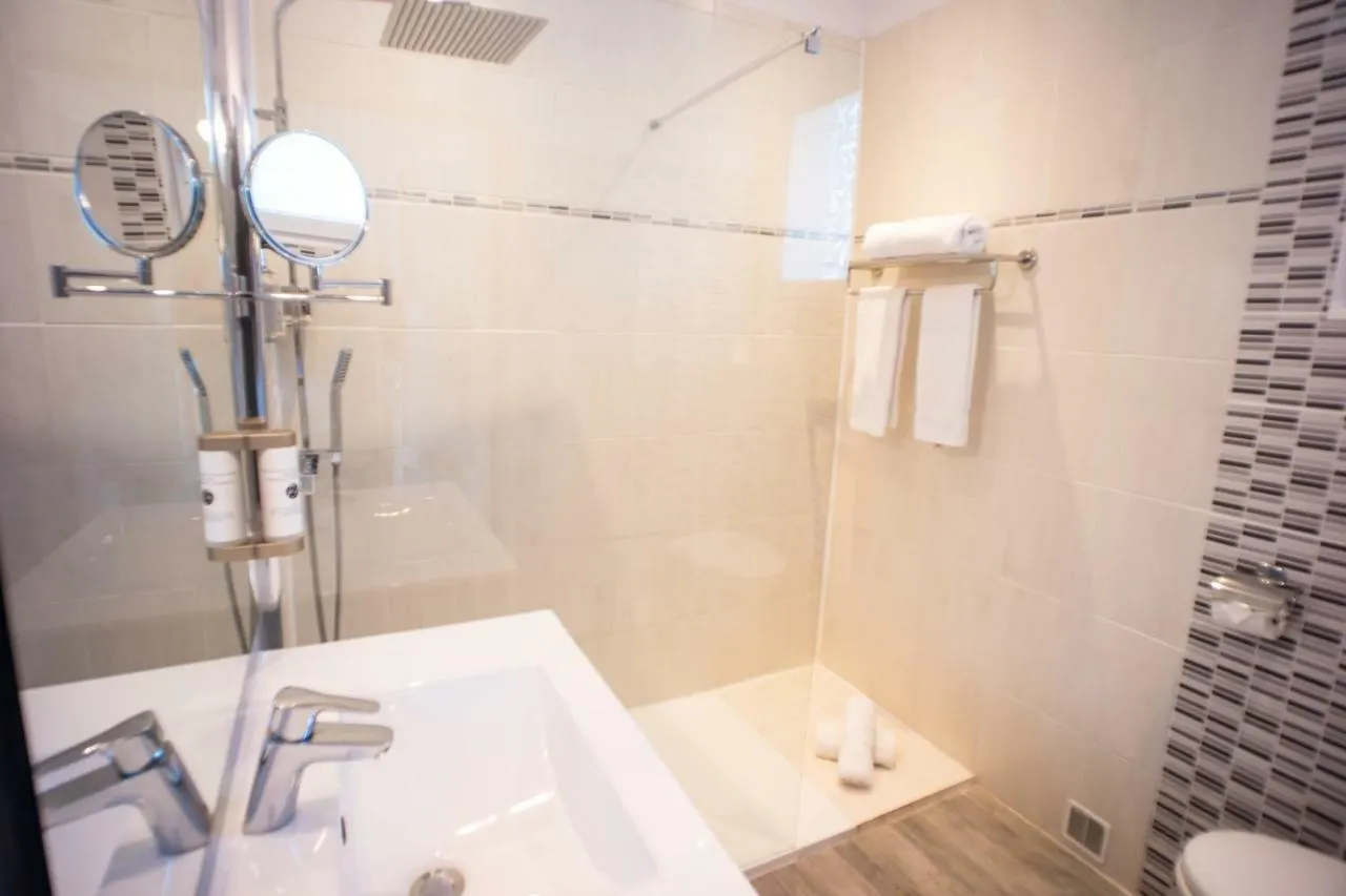 Hotel Et Appart Hotel Les Flots Bleus Saint-Raphael  Aparthotel