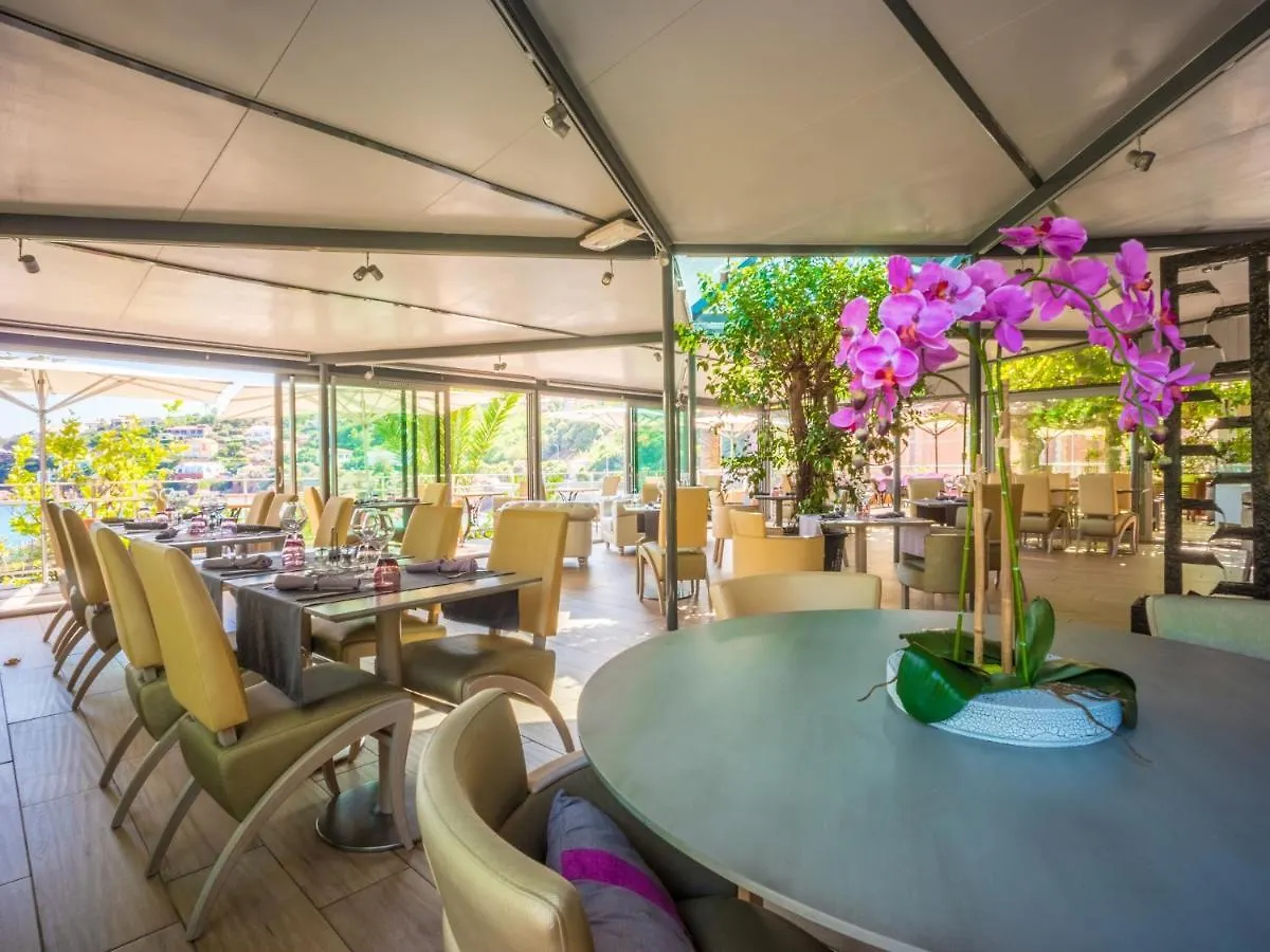 Hotel Et Appart Hotel Les Flots Bleus Saint-Raphael  Saint-Raphael (Var)