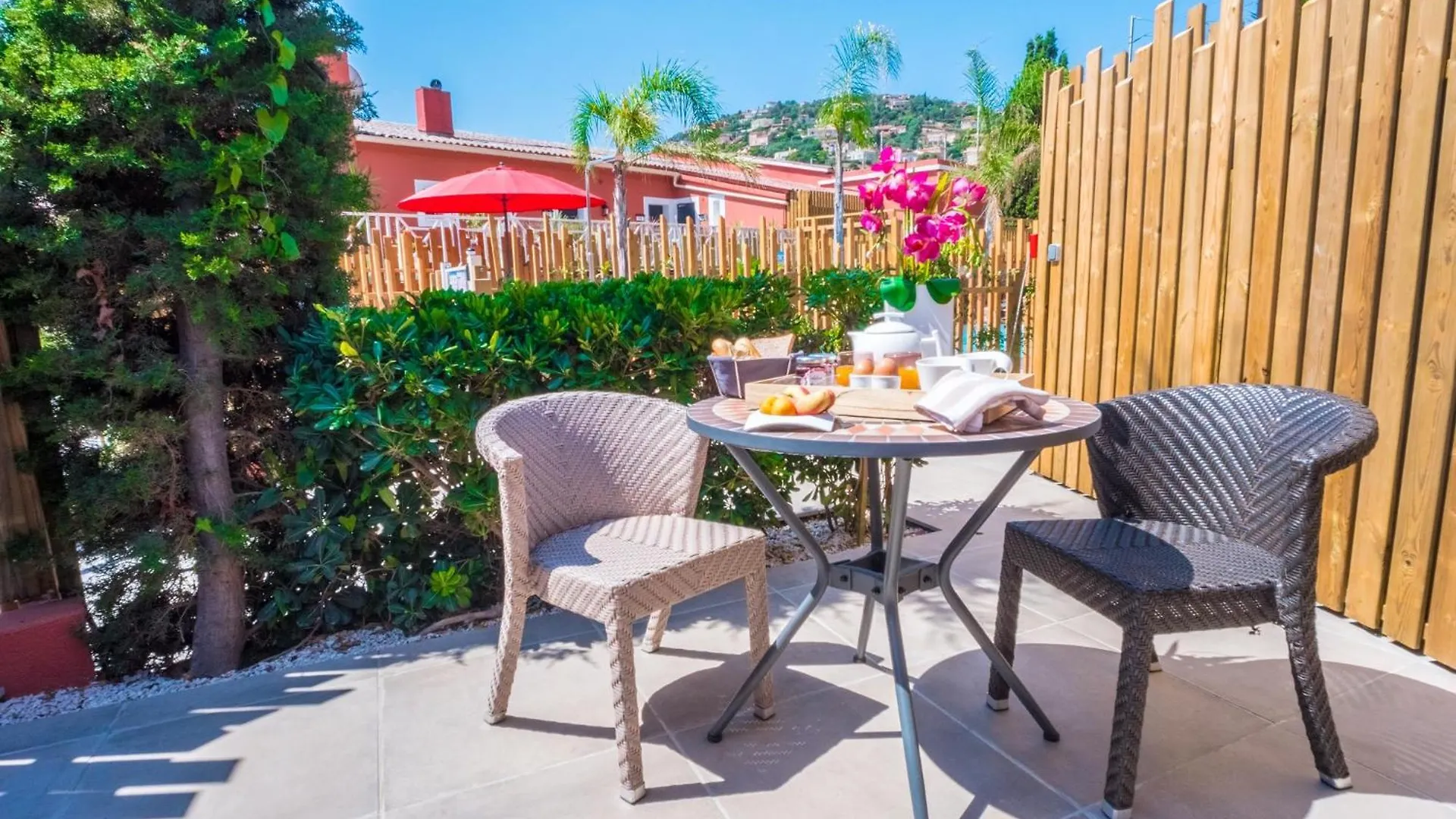 Hotel Et Appart Hotel Les Flots Bleus Saint-Raphael  France