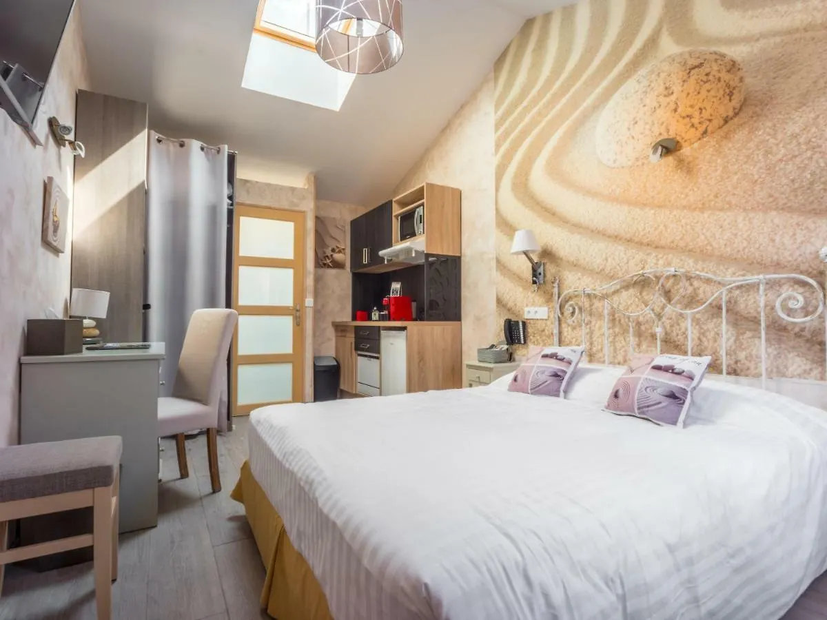 Hotel Et Appart Hotel Les Flots Bleus Saint-Raphael  France