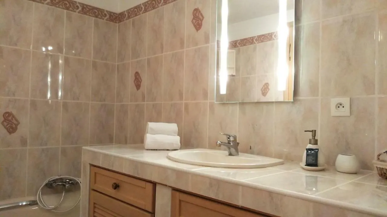Hotel Et Appart Hotel Les Flots Bleus Saint-Raphael  France