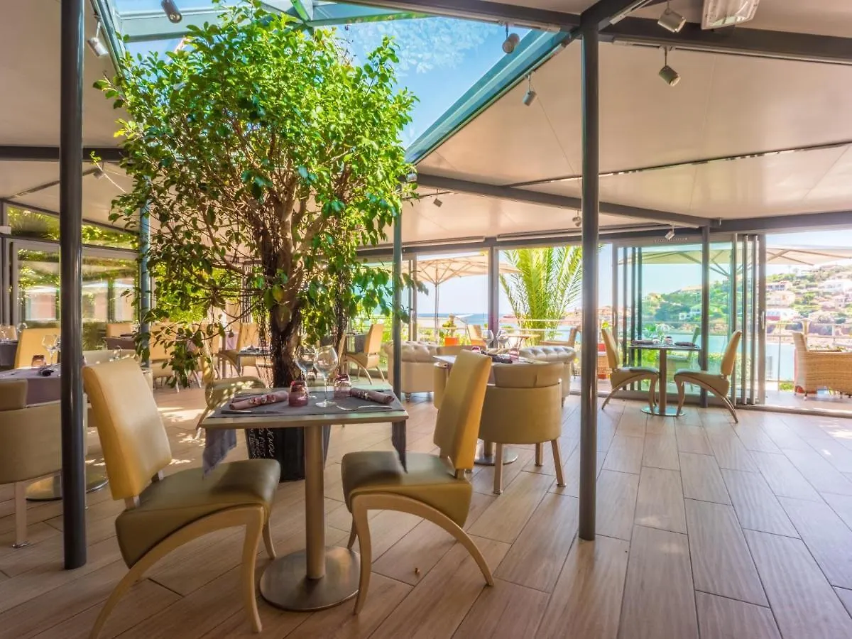 Hotel Et Appart Hotel Les Flots Bleus Saint-Raphael  France